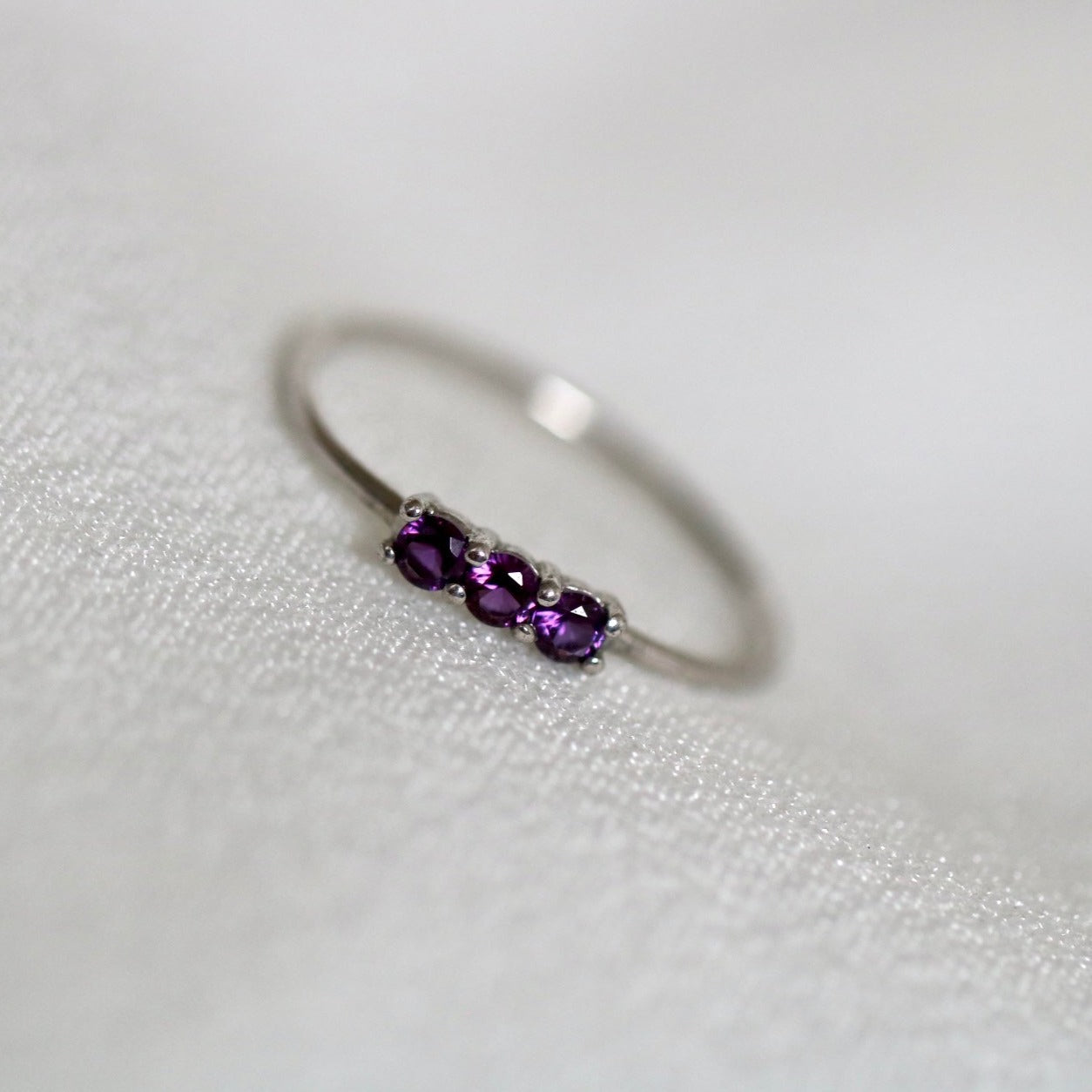 Silver stone ring