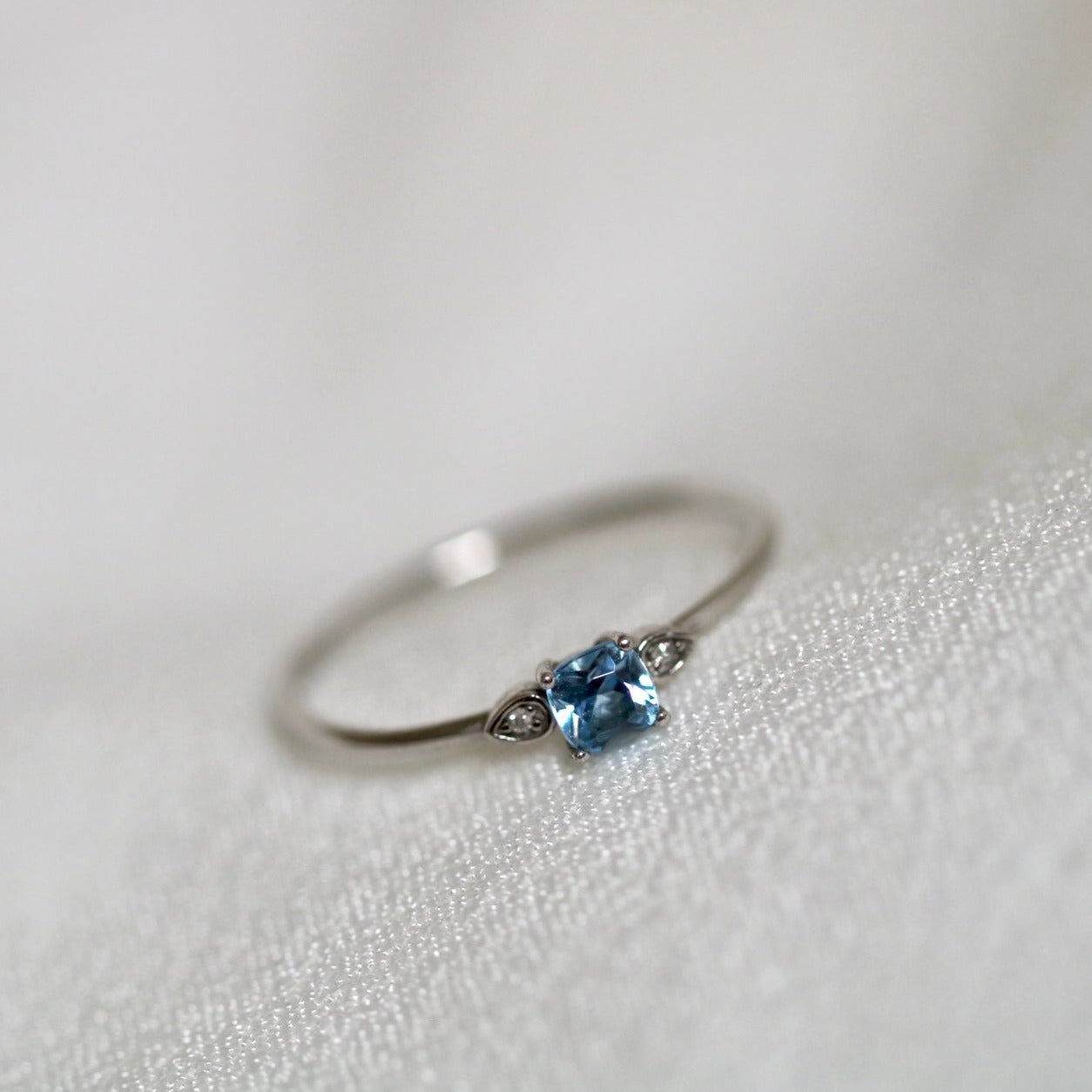 Silver stone ring