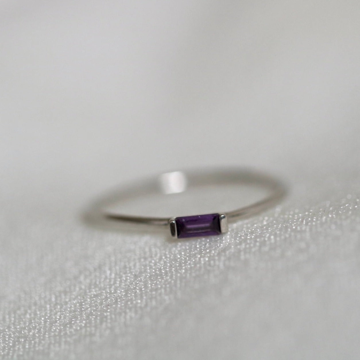 Silver stone ring