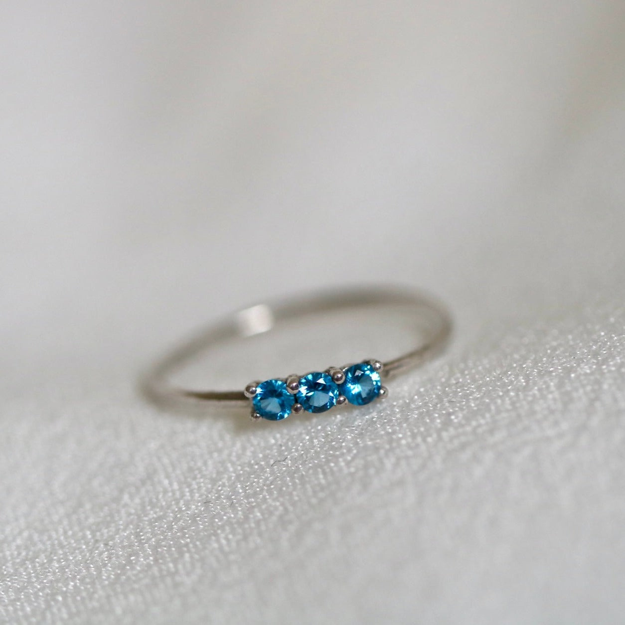 Silver stone ring