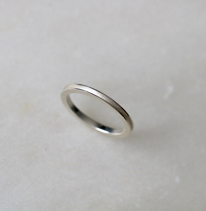 Silver lila keepsake band size 6.5