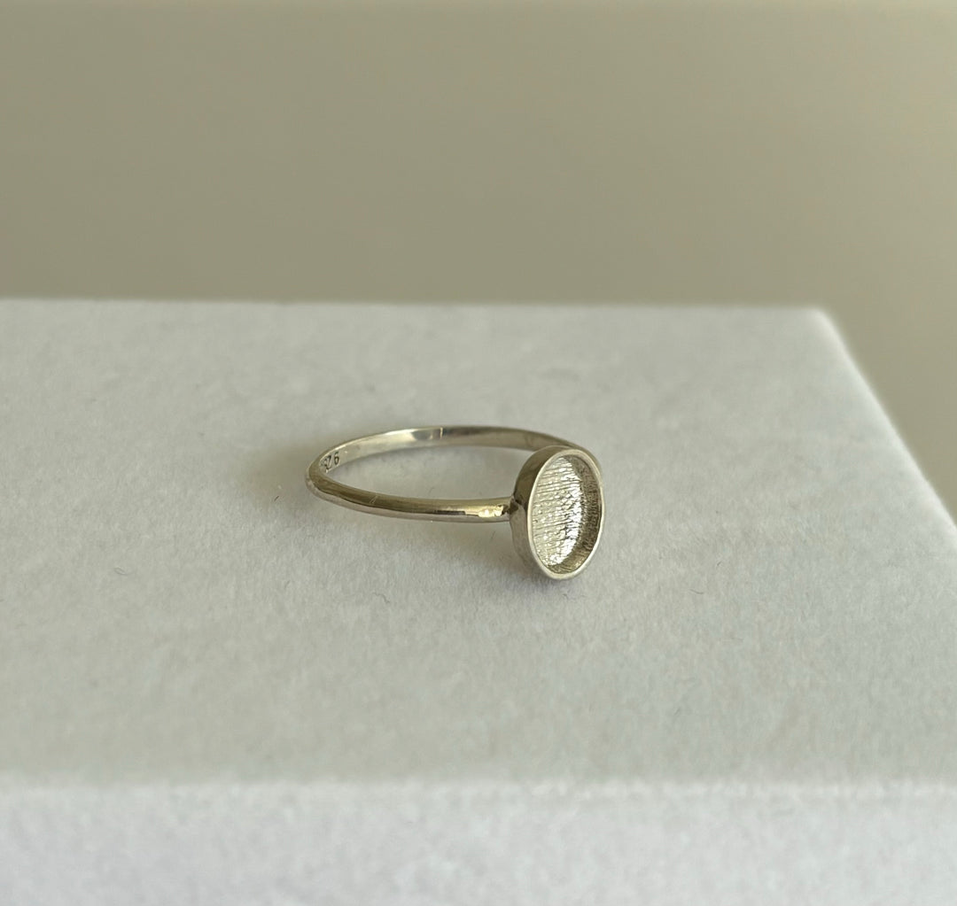 Silver simplicity oval ring size 6