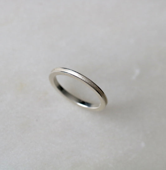 Silver lila keepsake band size 6.5